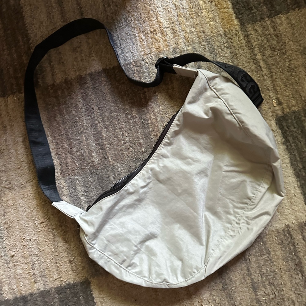 Baggu Medium Crescent Bag in Grey